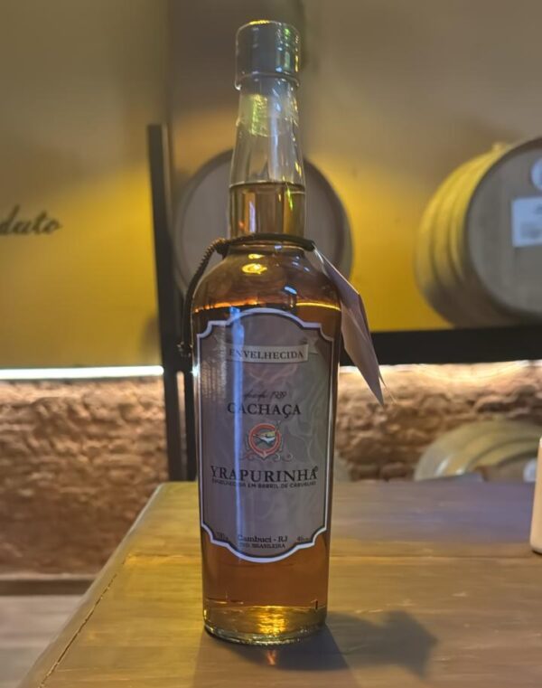 Cachaça envelhecida em barris de carvalho 700ml
