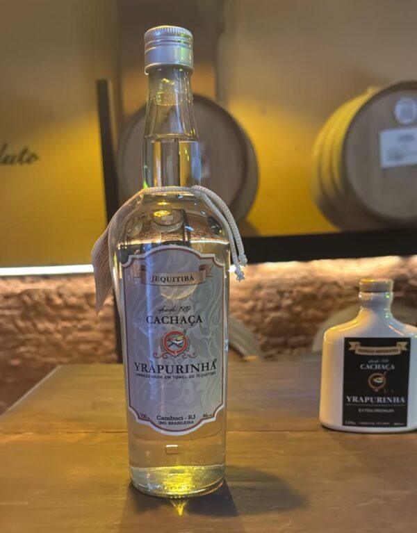 Cachaça armazenada em tonel de jequitibá 700ml